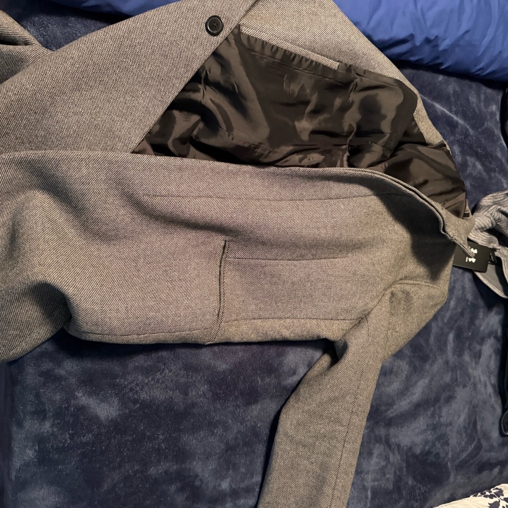 Theory Gray Wool Trench Coat

Size Large - 42-44R